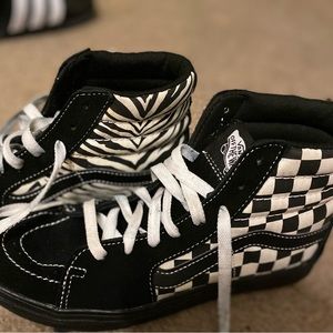 Womens size 9 vans black and white vans